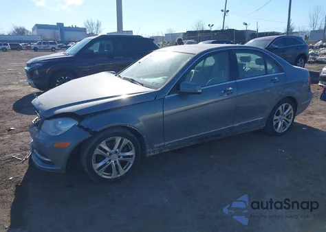 2012 Mercedes-Benz C 300 Luxury 4Matic/Sport 4Matic из США, поврежденный, VIN WDDGF8BB9CR209382